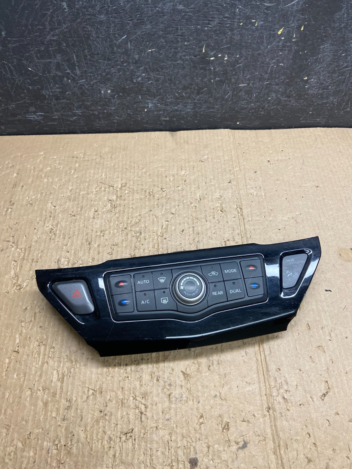 2013 to 2018 Nissan Pathfinder Radio Audio Climate Control AF1669 DG0