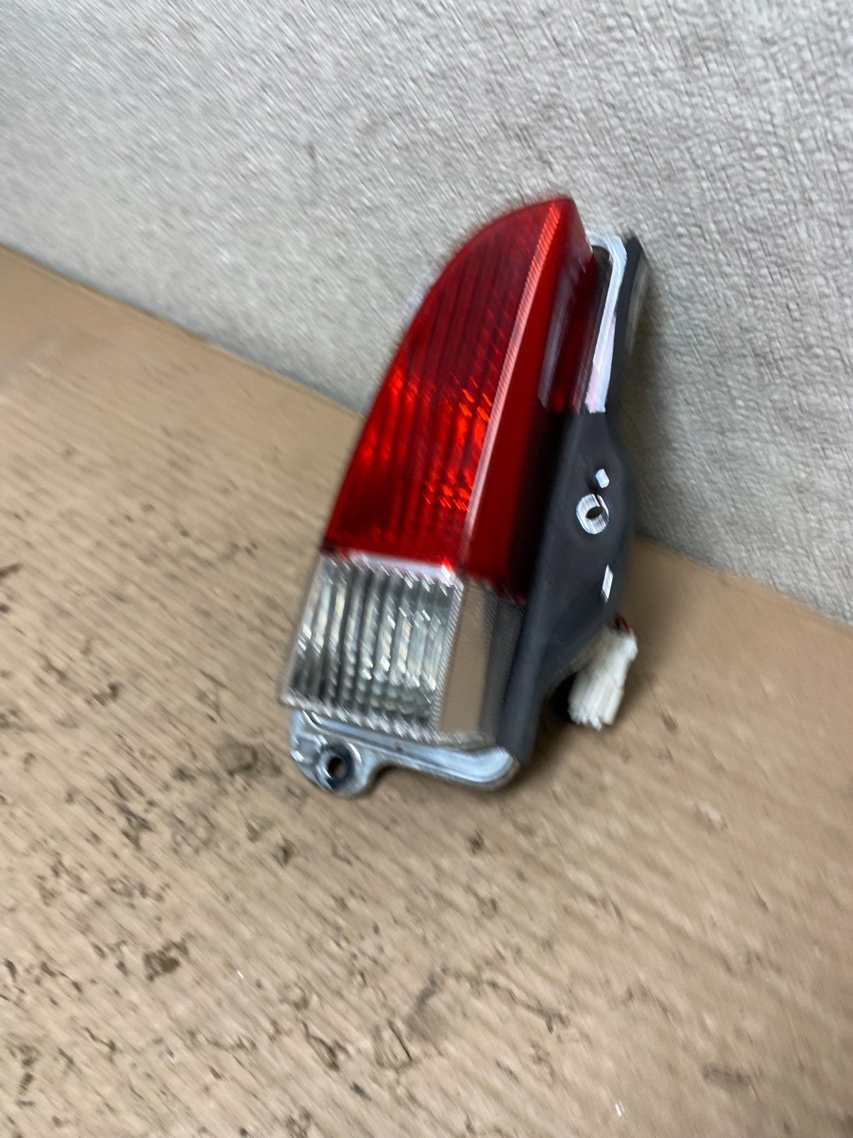 2004-2006 Hyundai Elantra Hatchback Right Passenger Inner  Tail Light AA9796 LK1