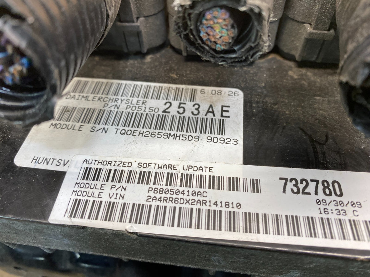 2010 Dodge Caravan Town & Country Engine Computer p68050410ac V2390 DG4