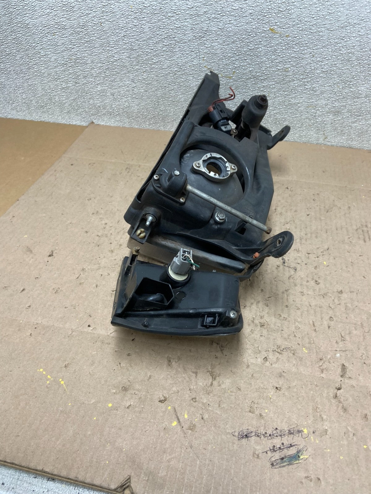 1995 to 1998 Nissan Sentra Passenger Right Side Headlight Z6459 DW8