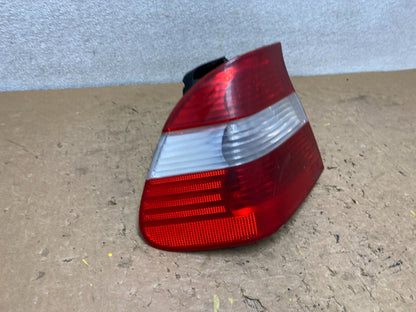 2002 -  2005 BMW 3 320i E46 Series Left Driver Side Tail Light V8309 DW2