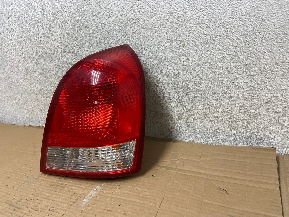 2001 2002 2003 Hyundai Elantra Right Passenger Rh Tail Light AG9087 LK2