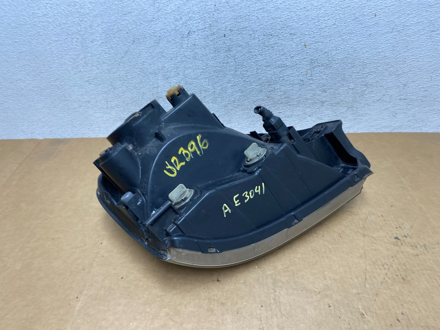 2005 to 2008 Hyundai Tucson Left Driver LH Side Headlight AE3041 DW6