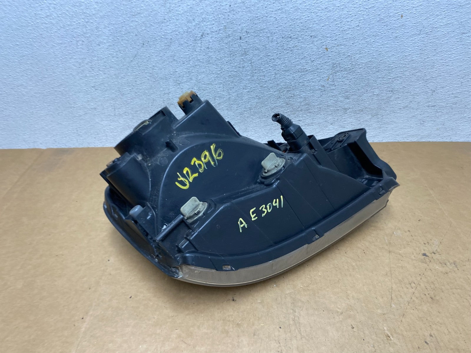 2005 to 2008 Hyundai Tucson Left Driver LH Side Headlight AE3041 DW6