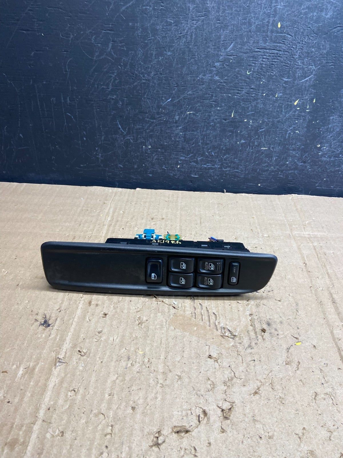 2002 - 2005 GMC Envoy Master Power Door Lock Window Switch Heat Seat AE1986 DG0