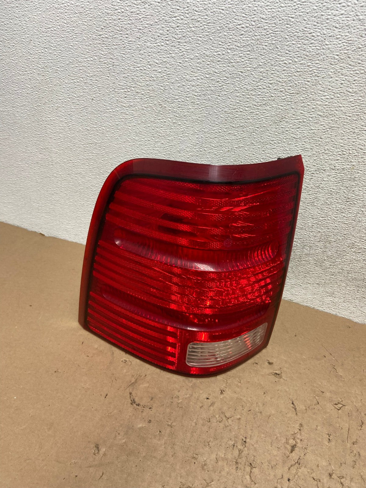 2002 to 2005 Ford Explorer Left Driver Lh Side Tail light AG4470 LK0