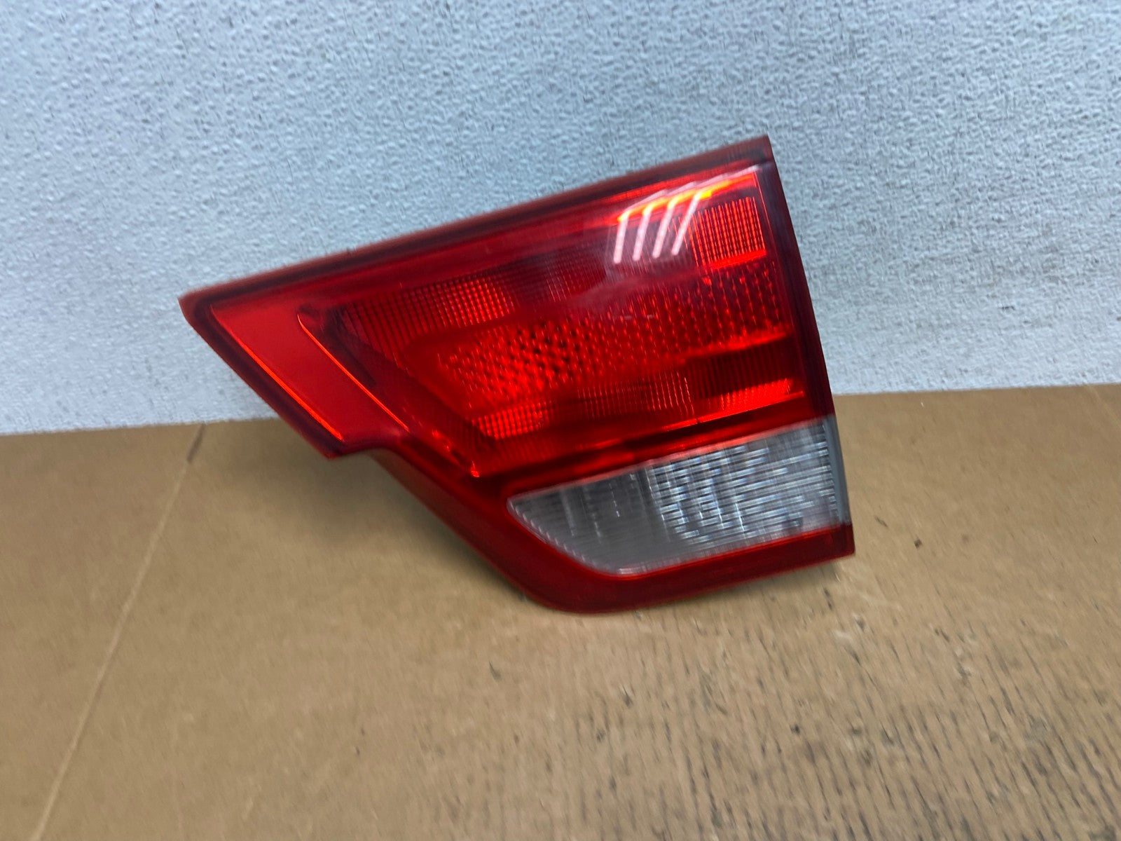 2011-2013 Jeep Grand Cherokee Right Passenger Rh Inner Tail Light AE0415 LK0