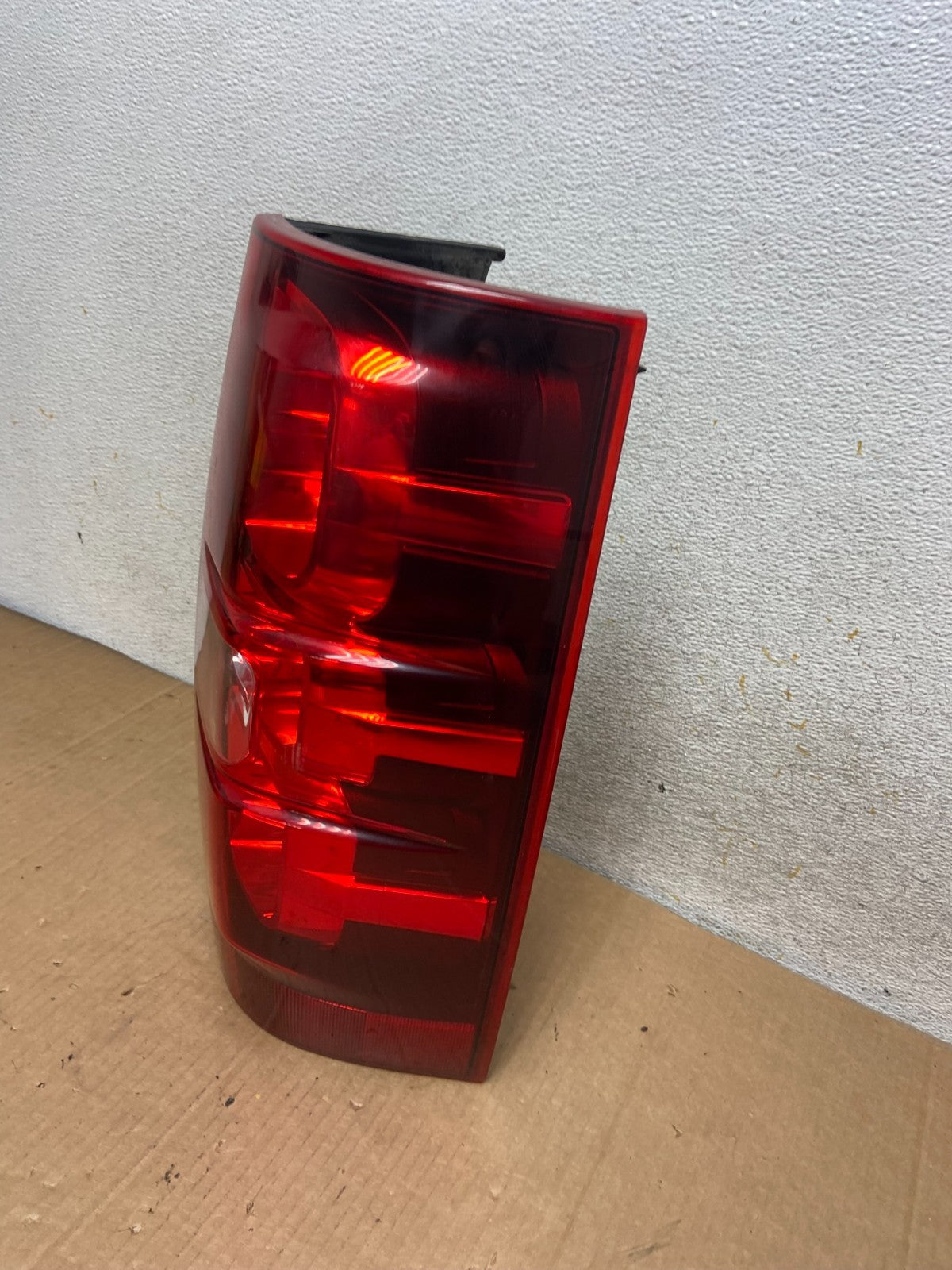 2008-2014 Chevrolet Tahoe Suburban Right Passenger Rh Tail Light AI8476 LK1