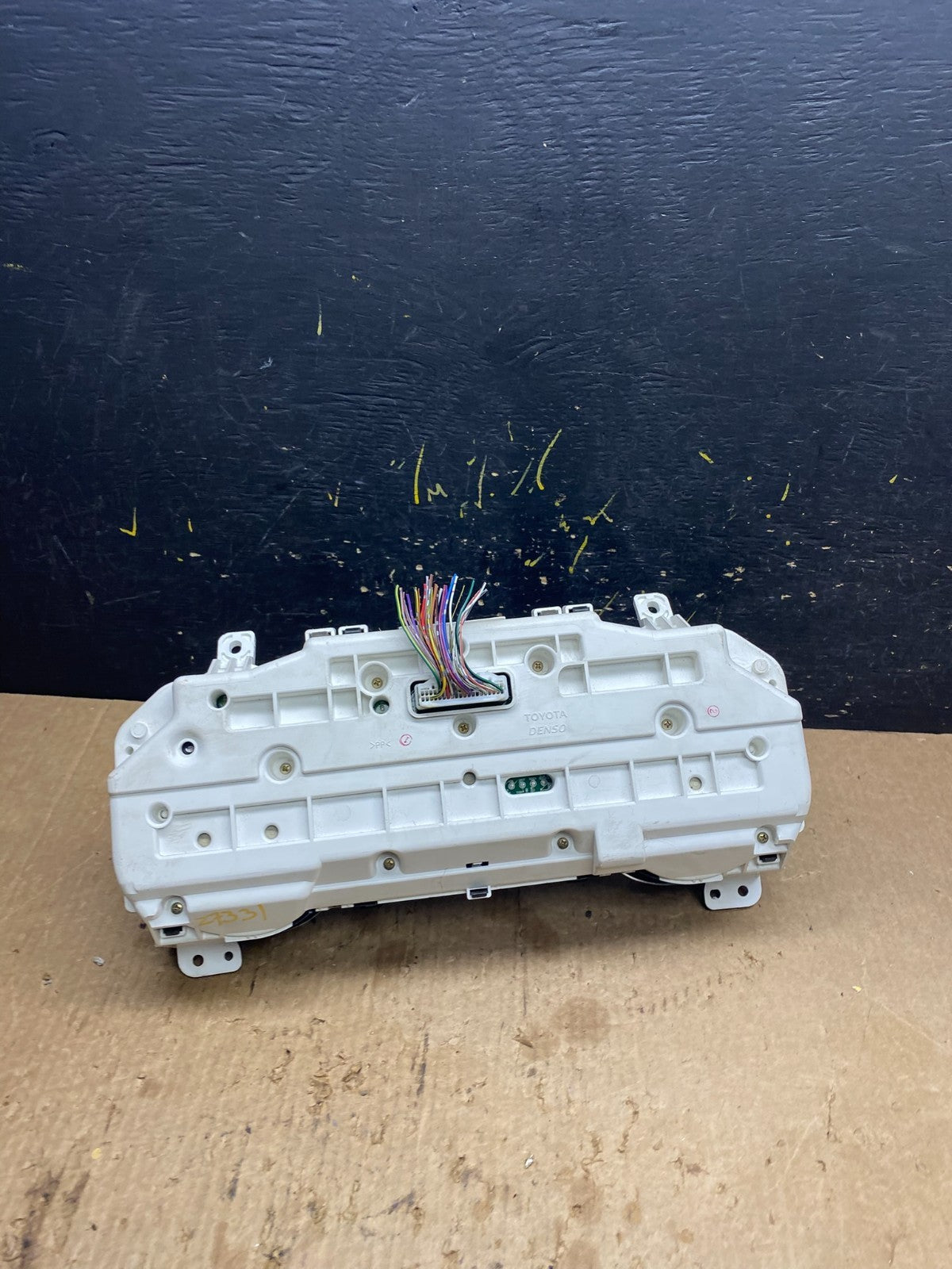2004 2005 Toyota Sienna Speedometer Cluster Gauge Z7331 DG3