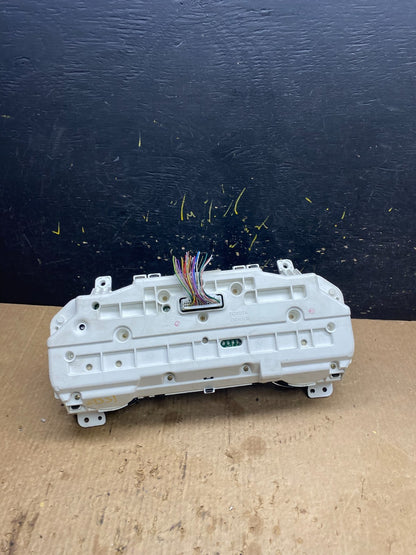 2004 2005 Toyota Sienna Speedometer Cluster Gauge Z7331 DG3