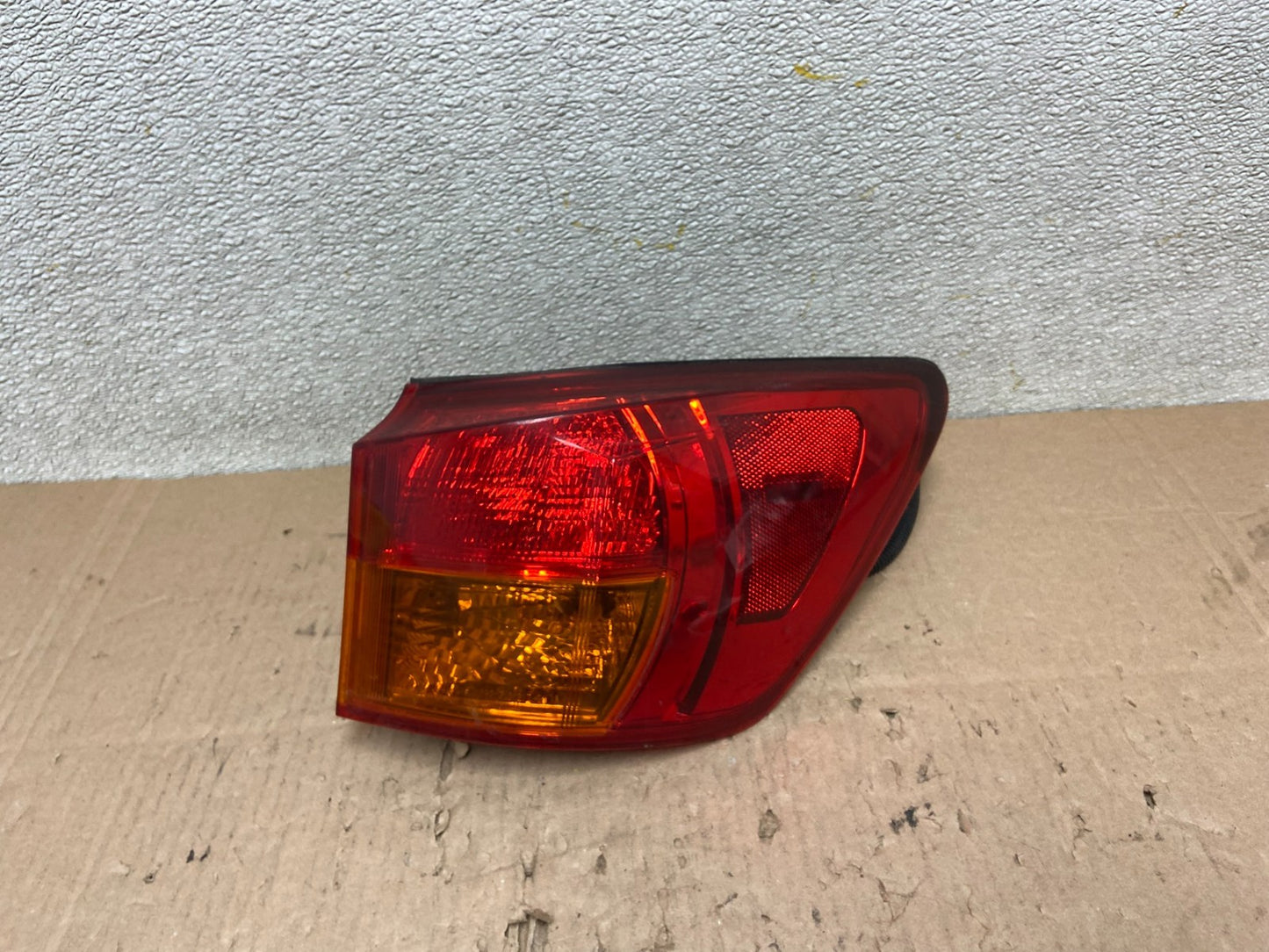 2006-2008 Lexus IS250 Right Passenger Rh Side Outer Tail Light Y0171 DW0