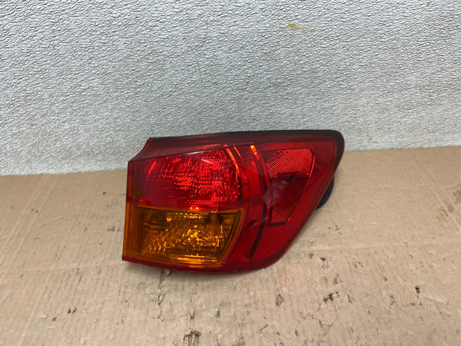 2006-2008 Lexus IS250 Right Passenger Rh Side Outer Tail Light Y0171 DW0