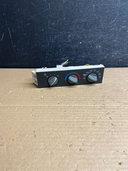 2001 - 2007 GMC Chevrolet Express 1500 Climate Control A/C 15130959 ag0369 DG0