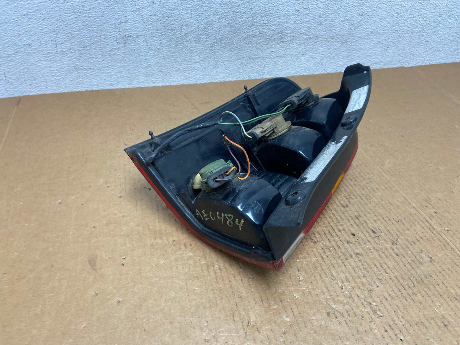 2001 to 2007 Ford Escape Right Passenger RH Side Tail Light AE0484 LK4