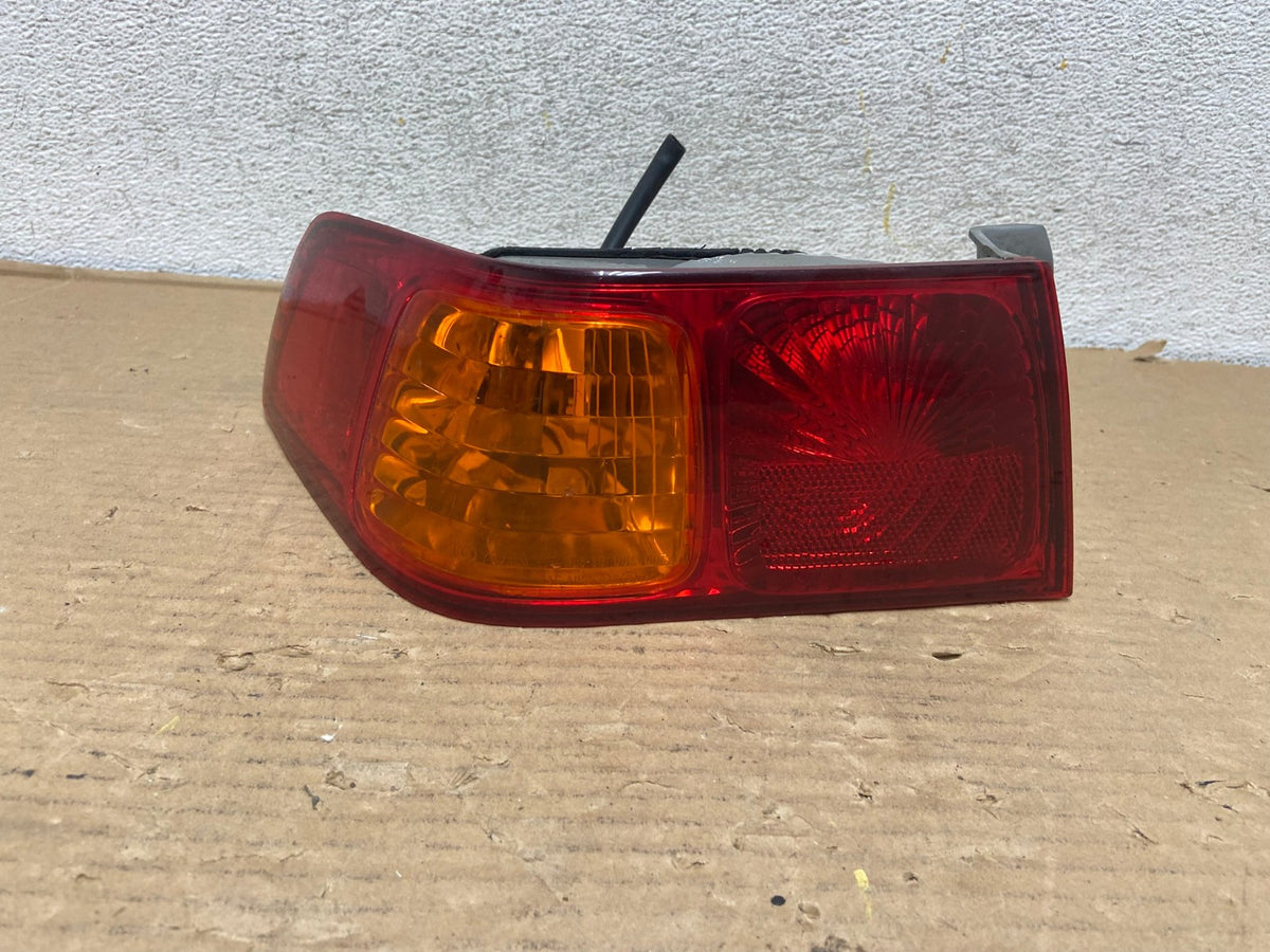 2000 to 2001 Toyota Camry Tail Light Left Driver Lh Side AG9292 LK0