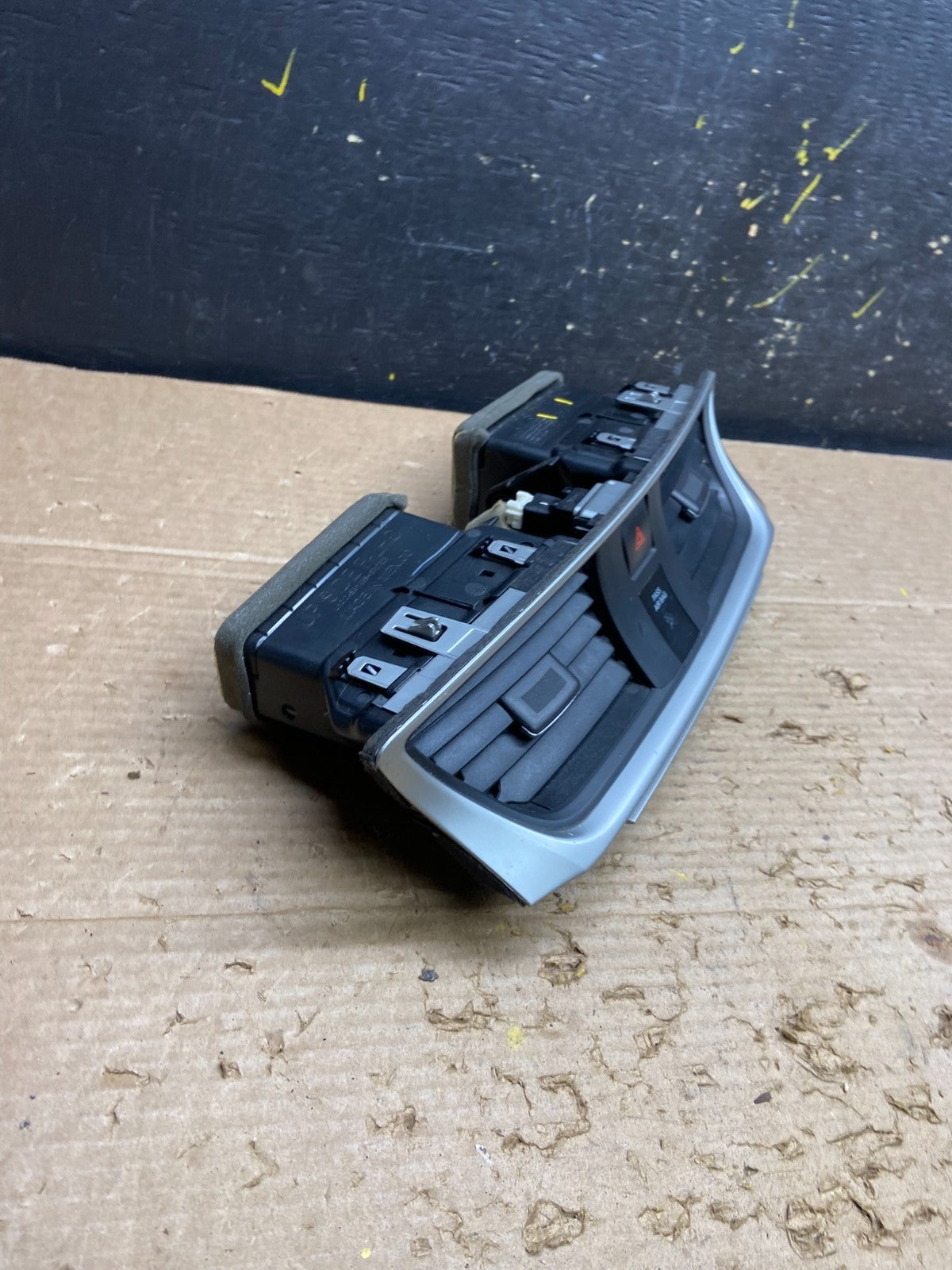 2013 to 2015 Nissan Sentra Air Vents Top Dash Center W/Hazzard Switch w3294 DG1