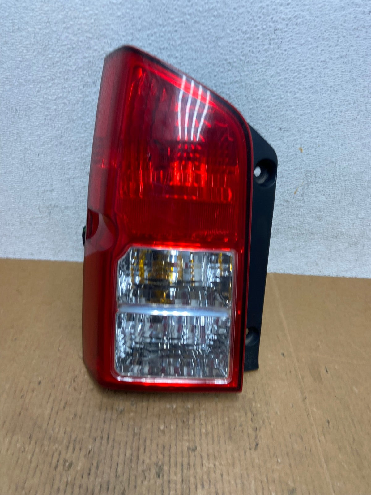 2005 to 2012 Nissan Pathfinder Tail light Left Driver Lh Side AE0518 LK0