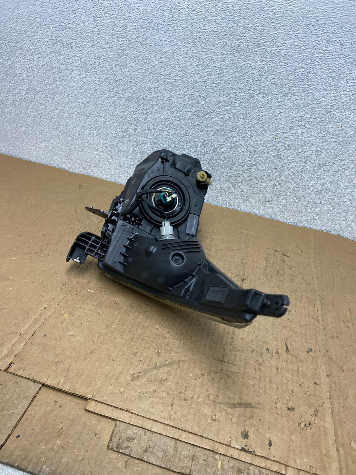 2011 to 2015 Chevrolet Cruze Halogen Right Passenger Rh Headlight AD0548 DW7