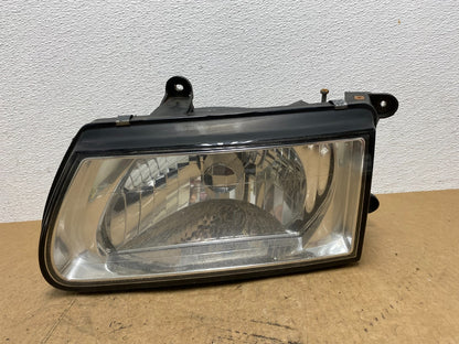 2000 to 2002 Honda Passport Left Driver LH Side Headlight AC3320 DW0