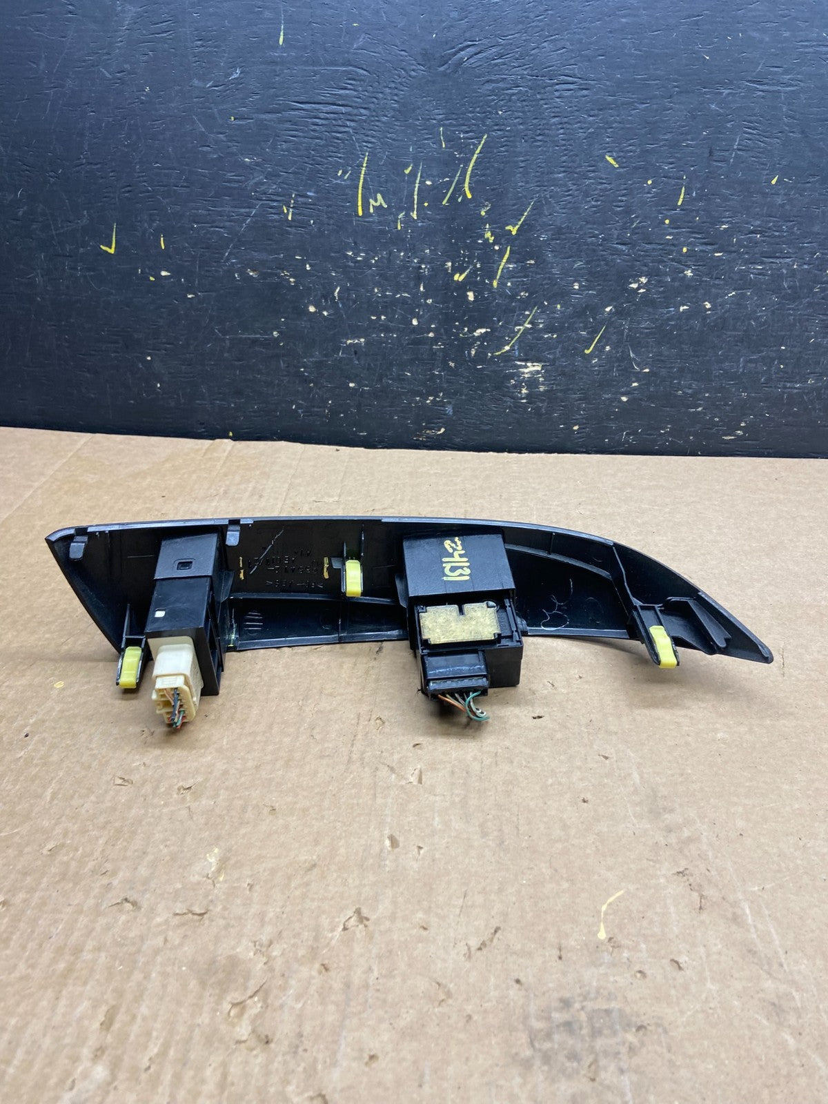 2004 to 2010 Toyota Sienna Left Side Climate Switches Bezel Trim OEM Z4131 DG4