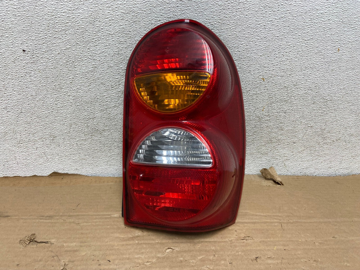 2002 2003 2004 Jeep Liberty Right Passenger Rh Side Tail Light AG8333 LK0