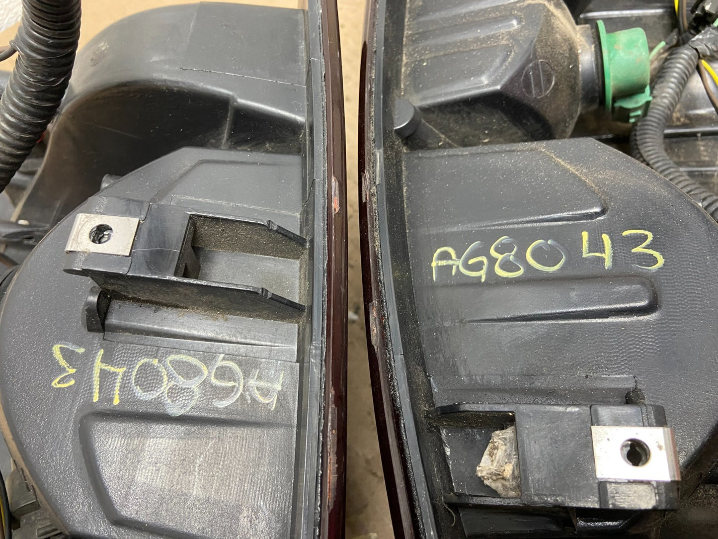 2007-2013 Chevrolet Avalanche Left +Right Side Tail Lights AG8043 DW9