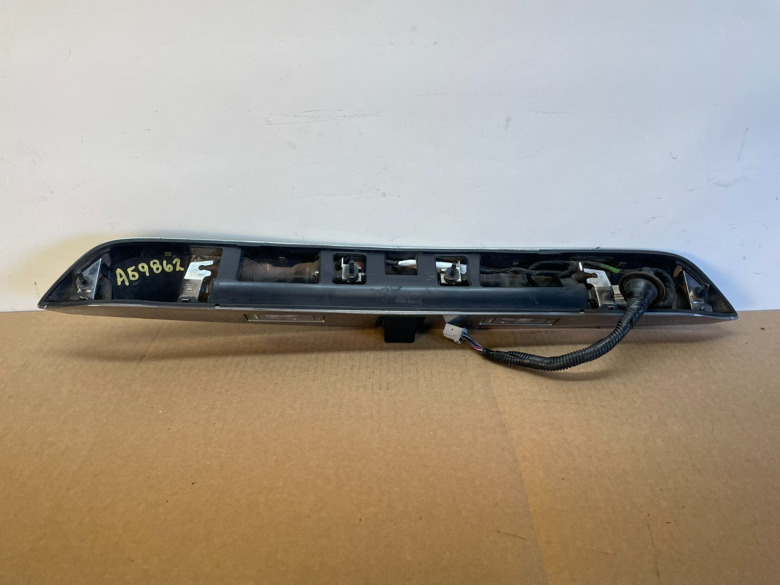 2013 to 2017 Chevrolet Traverse Liftgate Trunk Chrome Molding W/Camera ag9862 DG4
