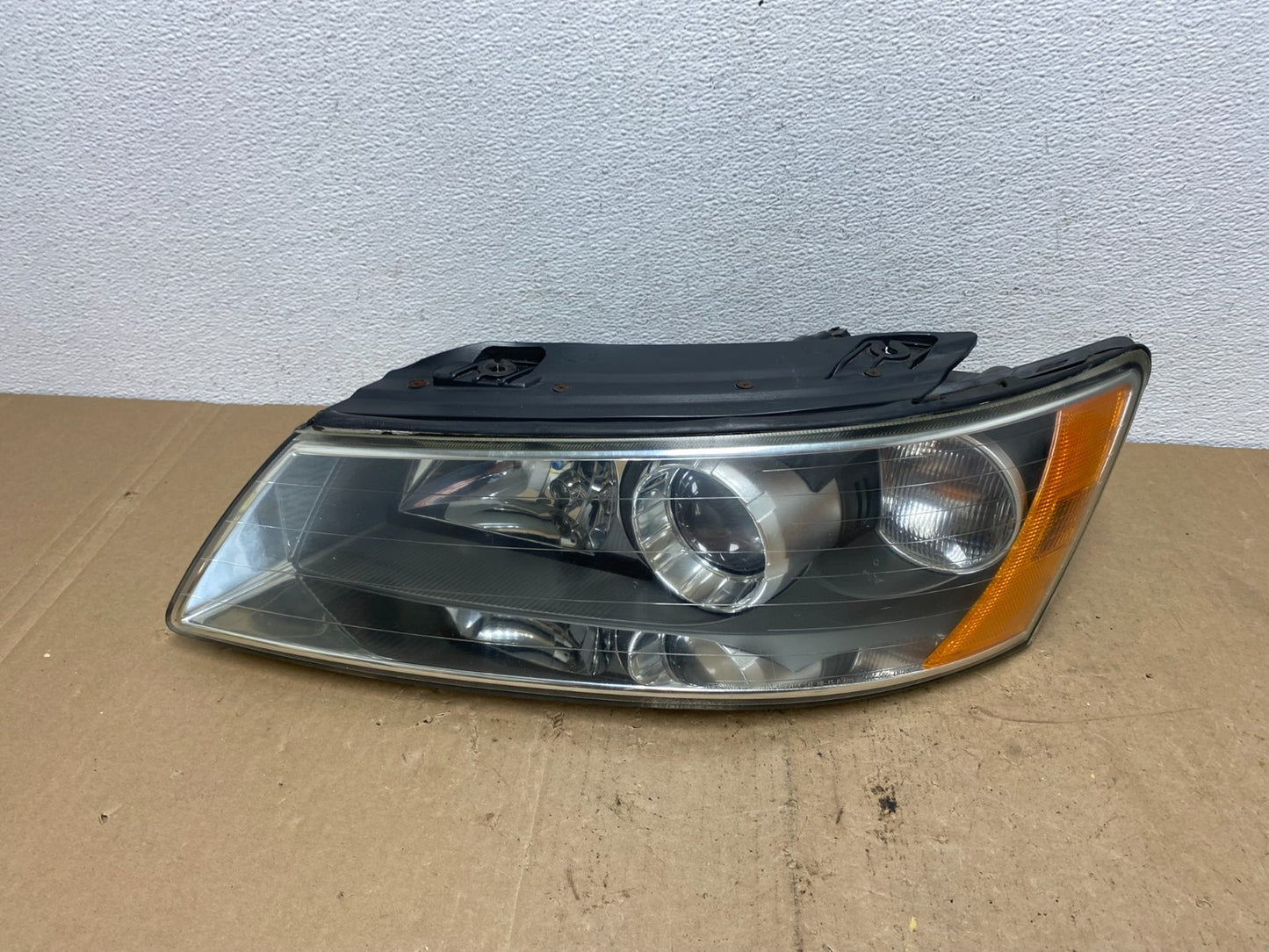 2006 to 2008 Hyundai Sonata Left Driver LH Side Headlight Halogen AC5856 DW0