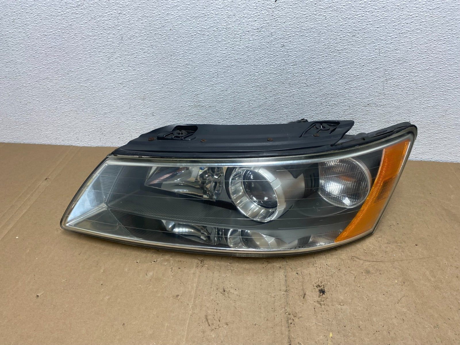 2006 to 2008 Hyundai Sonata Left Driver LH Side Headlight Halogen AC5856 DW0