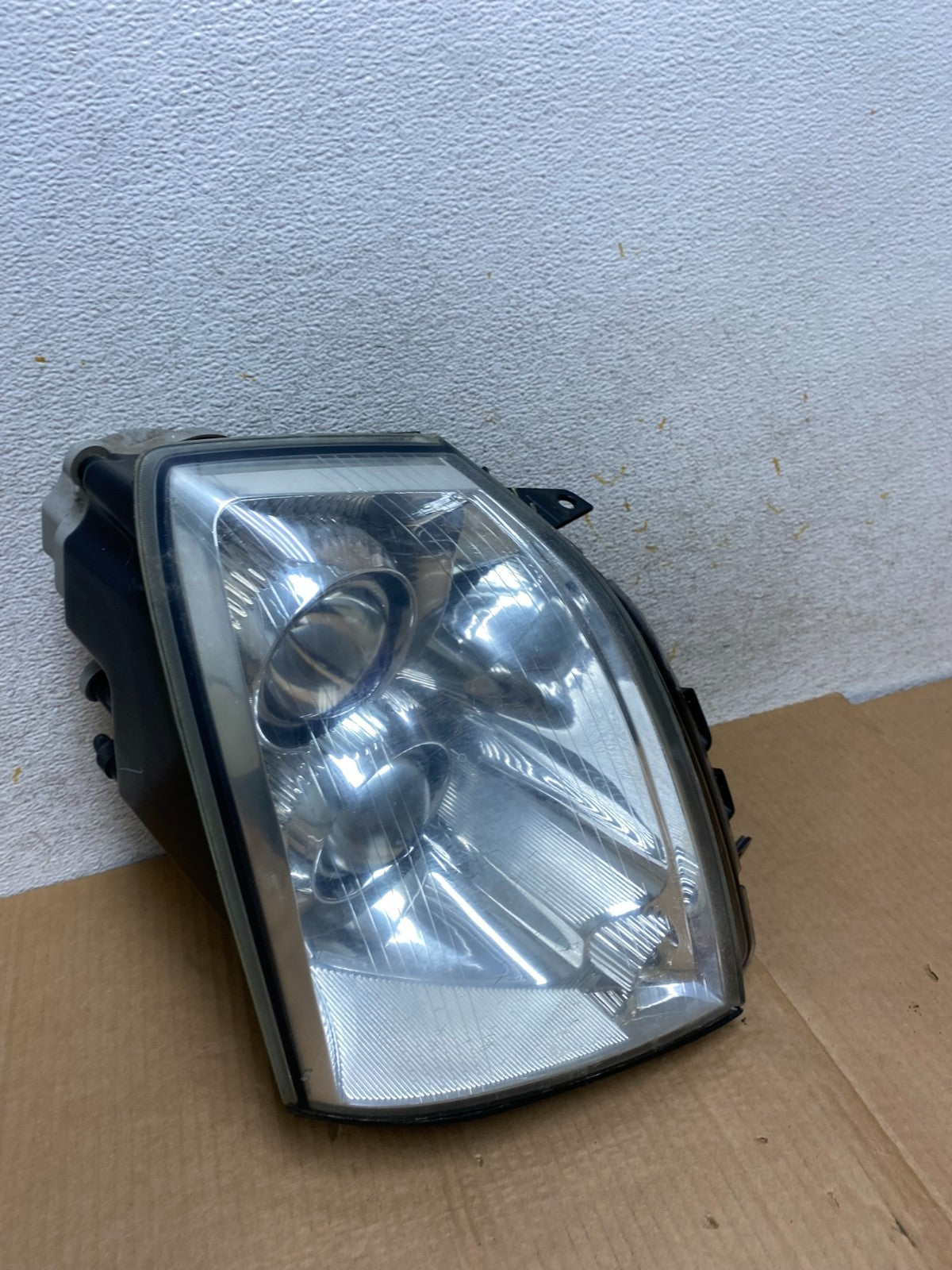 2005 - 2011 Cadillac STS Right Passenger RH Side Xenon Headlight AI5695 DW2