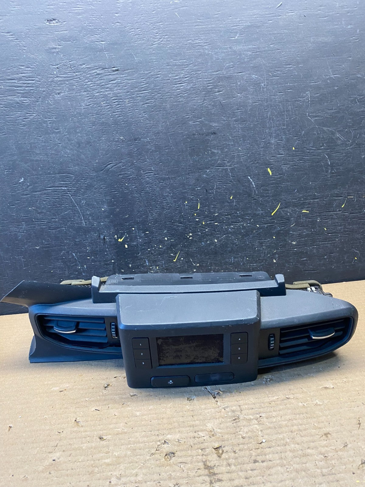 2020 to 2023 Ford  Explorer Console Radio Display Screen Air Vents Oem s3008 DG10