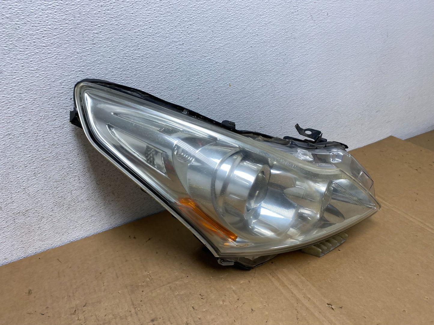2010-2012 Infiniti G37 Right Passenger Rh Side Xenon HID Headlight AD2852 DW2