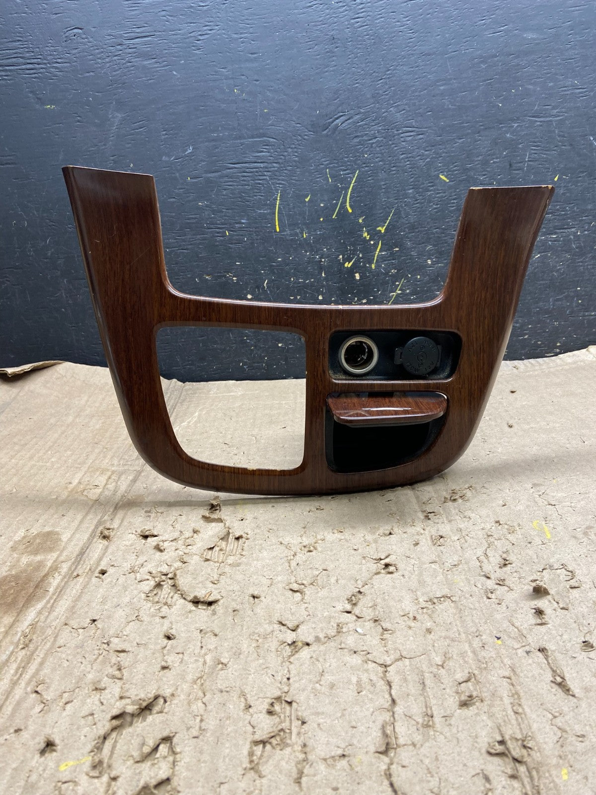 2006 - 2012 Kia Sedona Center Shifter Power Outlet Cover Trim Bezel X6353 DG2