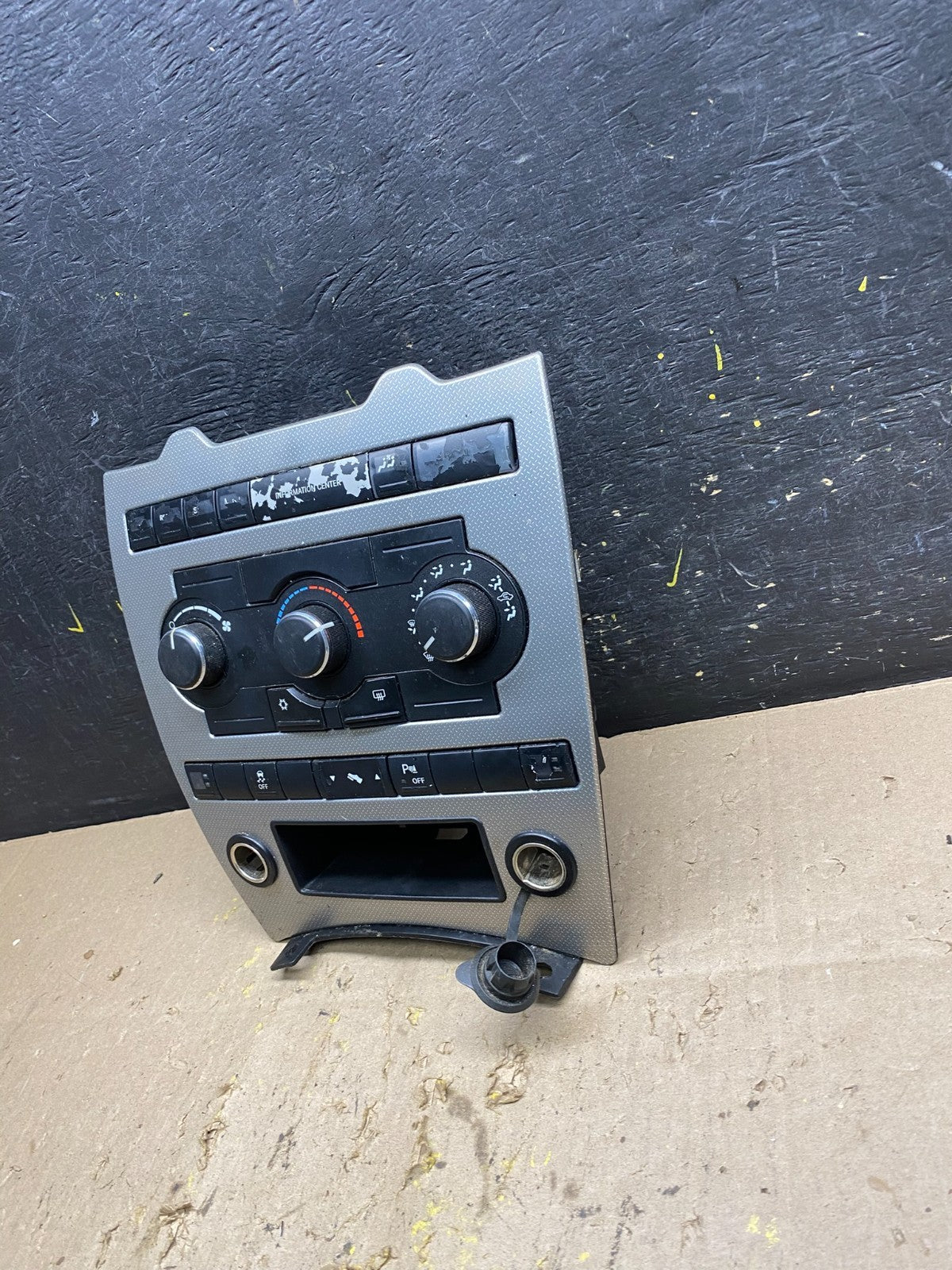 2005 2006 2007 Jeep Commander Grand Cherokee A/C Climate Control Bezel U5621 DG1