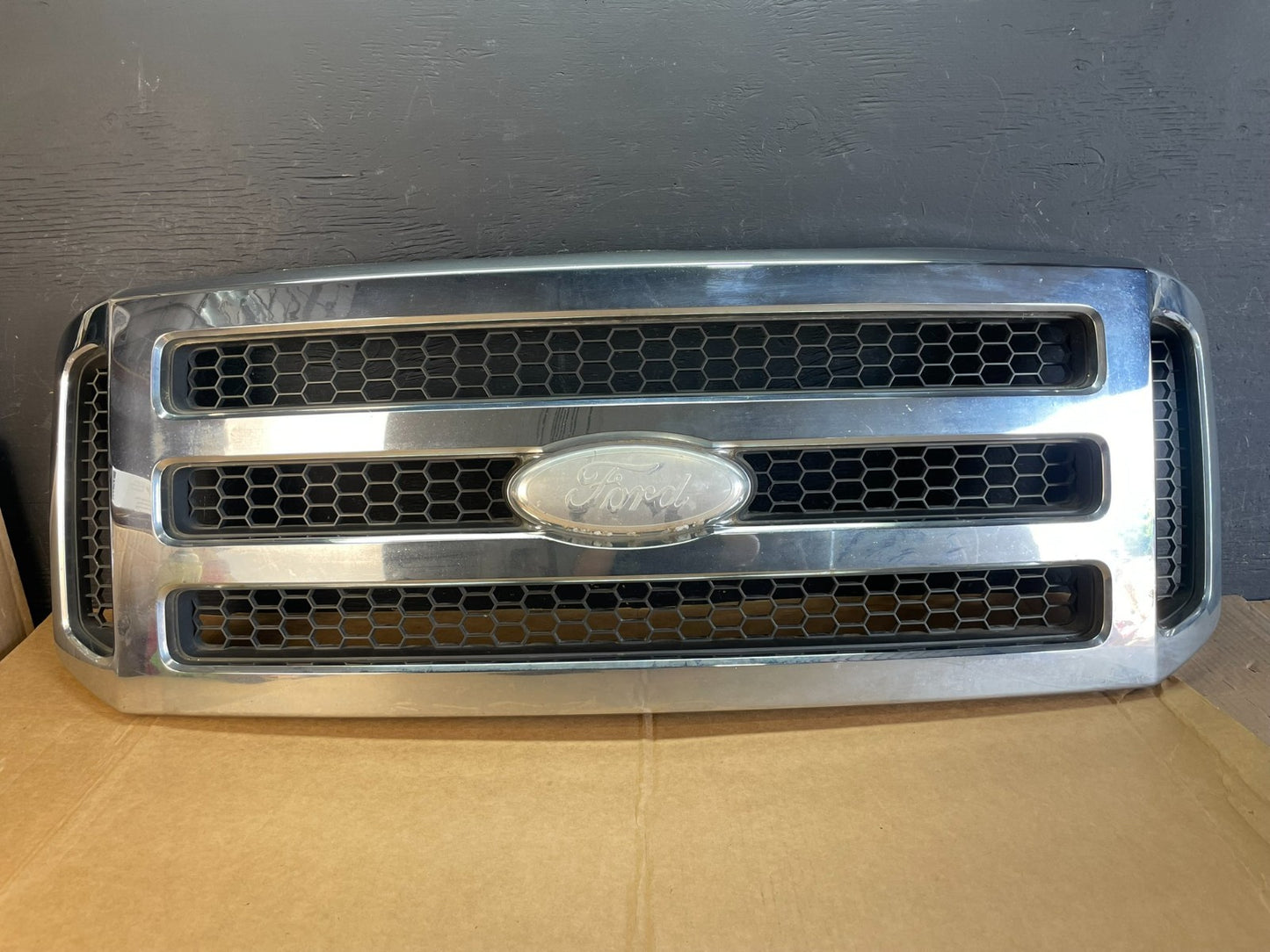 2005 to 2007 Ford Super Duty F250 Front Upper Grill Grille ae0796 DG0