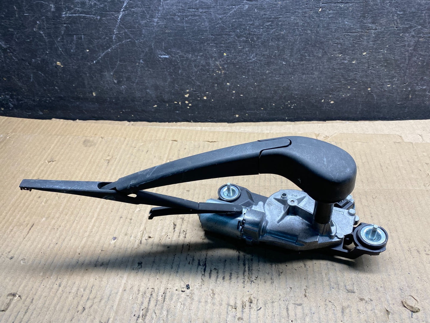 2012 to 2014 Ford Focus Rear Windshield Wiper Motor OEM BV61-17K441-AA y1368 dg4
