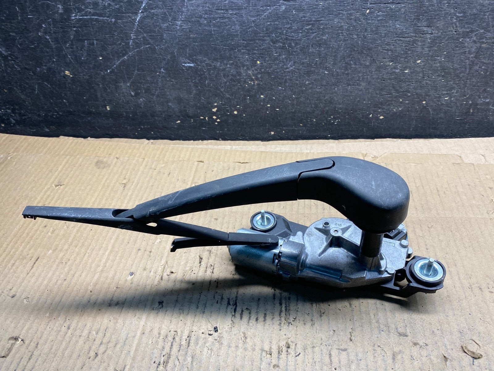 2012 to 2014 Ford Focus Rear Windshield Wiper Motor OEM BV61-17K441-AA y1368 dg4