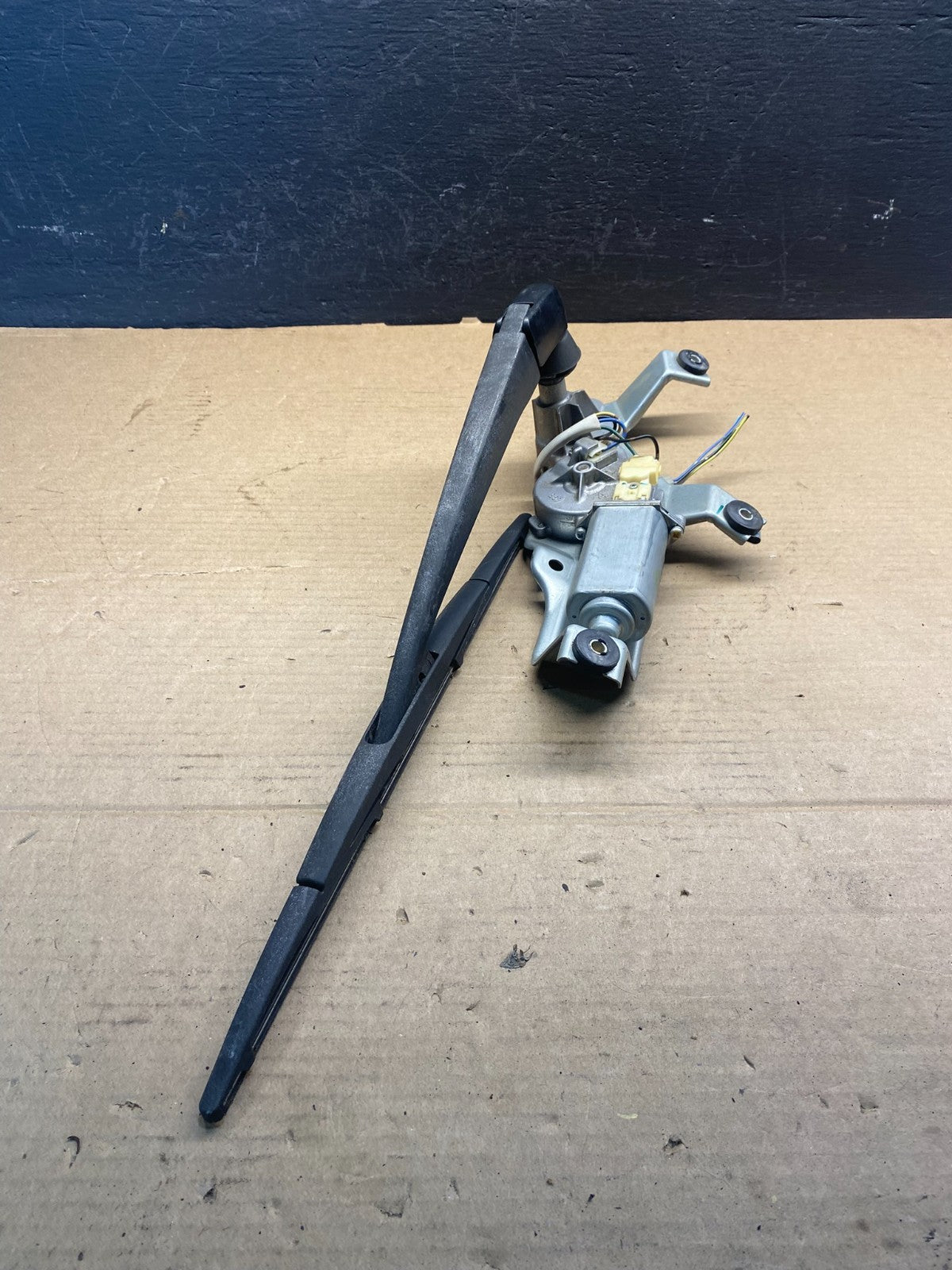 2005 to 2009 Subaru Legacy Outback Rear Windshield Wiper Motor AC45602