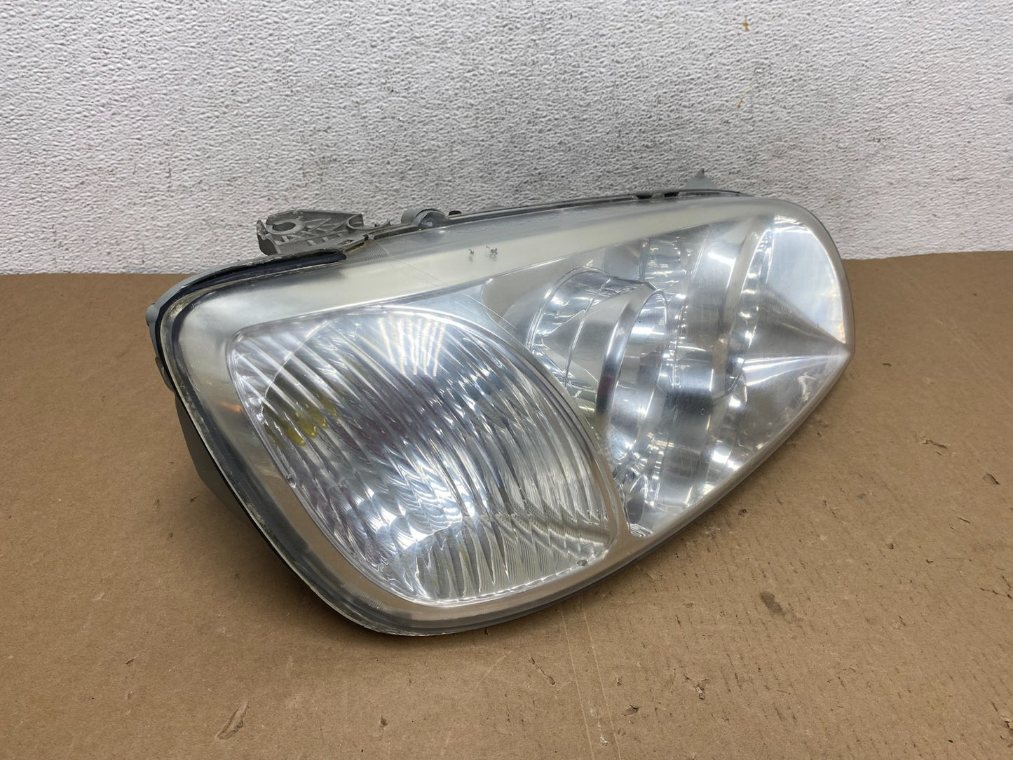 2004 2005 Hyundai XG350 XG Right Passenger RH Headlight Halogen AD7946 DW2