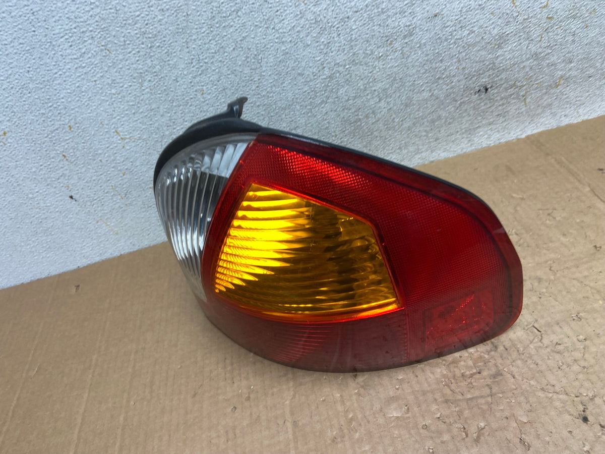 2001 2002 2003 2004 Hyundai Santa Fe Right Passenger Rh Tail Light AI5518 LK1