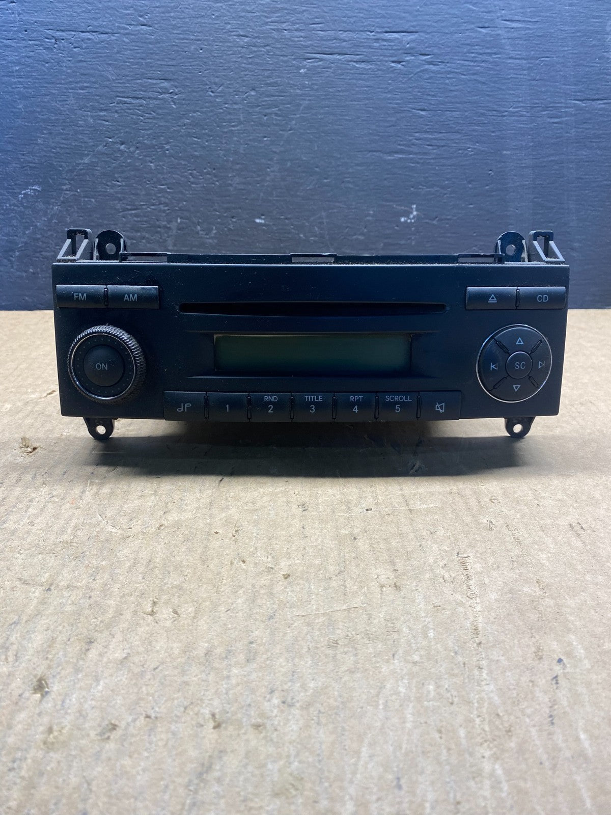 2007 2008 2009 Sprinter 2500 3500 AM FM Radio Single CD Disc Player AC7122 DG0