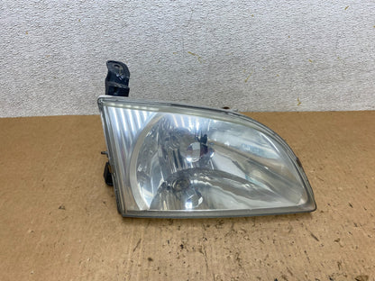 2001  to 2003 Toyota Sienna Right Passenger Side Headlight OEM Q7867 DW0