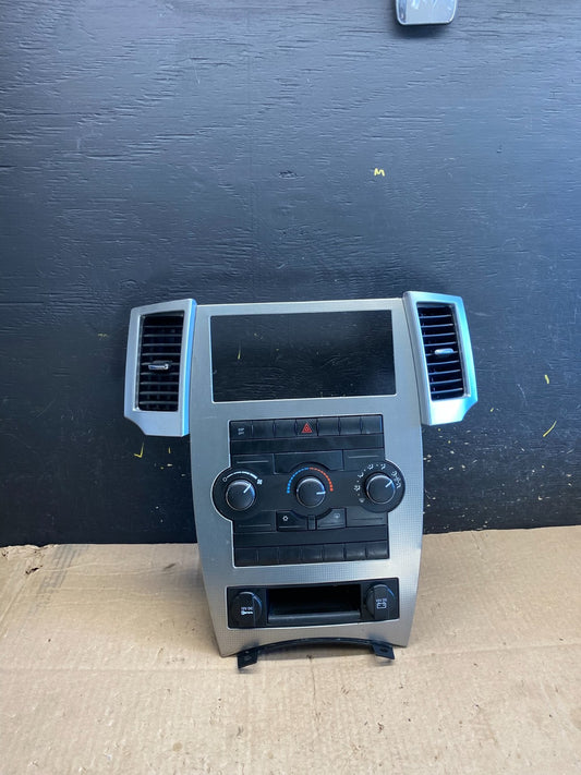 2008 2009 2010 Jeep Commander Grand Cherokee A/C Climate Control Bezel Z1575 DG0
