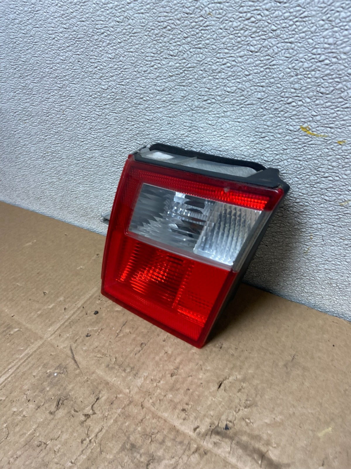 2002 2003 2004 2005 Saab 9-5 Sedan Right Passenger Inner Tail Light Oem Y8997 DG1