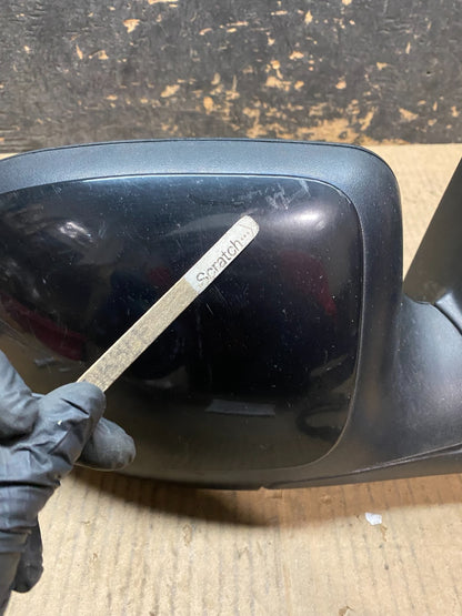 2003-2006 Chevrolet Tahoe Suburban Right Passenger Turn Door Mirror OEM x9690 DG6