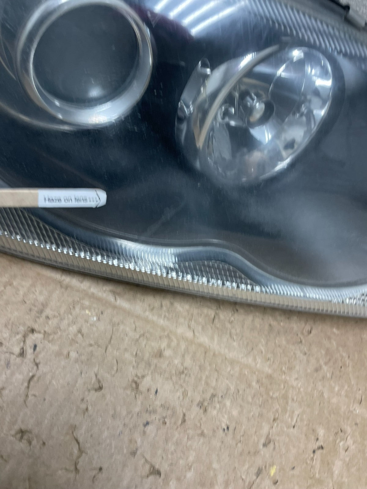 2004 to 2006 Chrysler Pacifica Headlight Right Passenger Xenon OEM Y8907 DW5