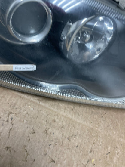 2004 to 2006 Chrysler Pacifica Headlight Right Passenger Xenon OEM Y8907 DW5