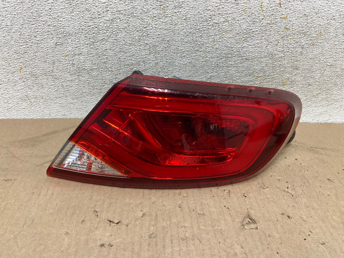 2015 2016 2017 Chrysler 200 Sedan Right Passenger Side Tail Light AH6908 LK0