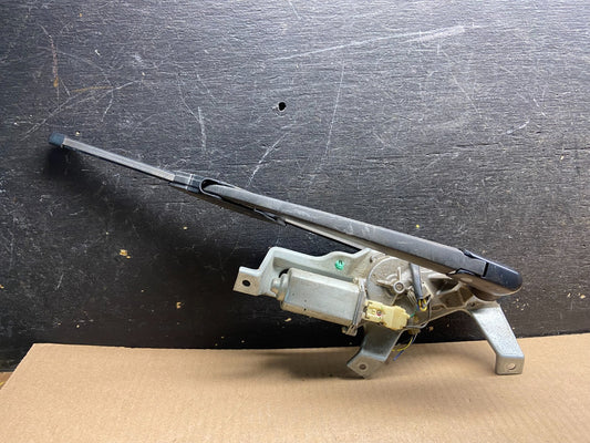 2005 to 2009 Subaru Legacy Outback Rear Windshield Wiper Motor z8737 DG0