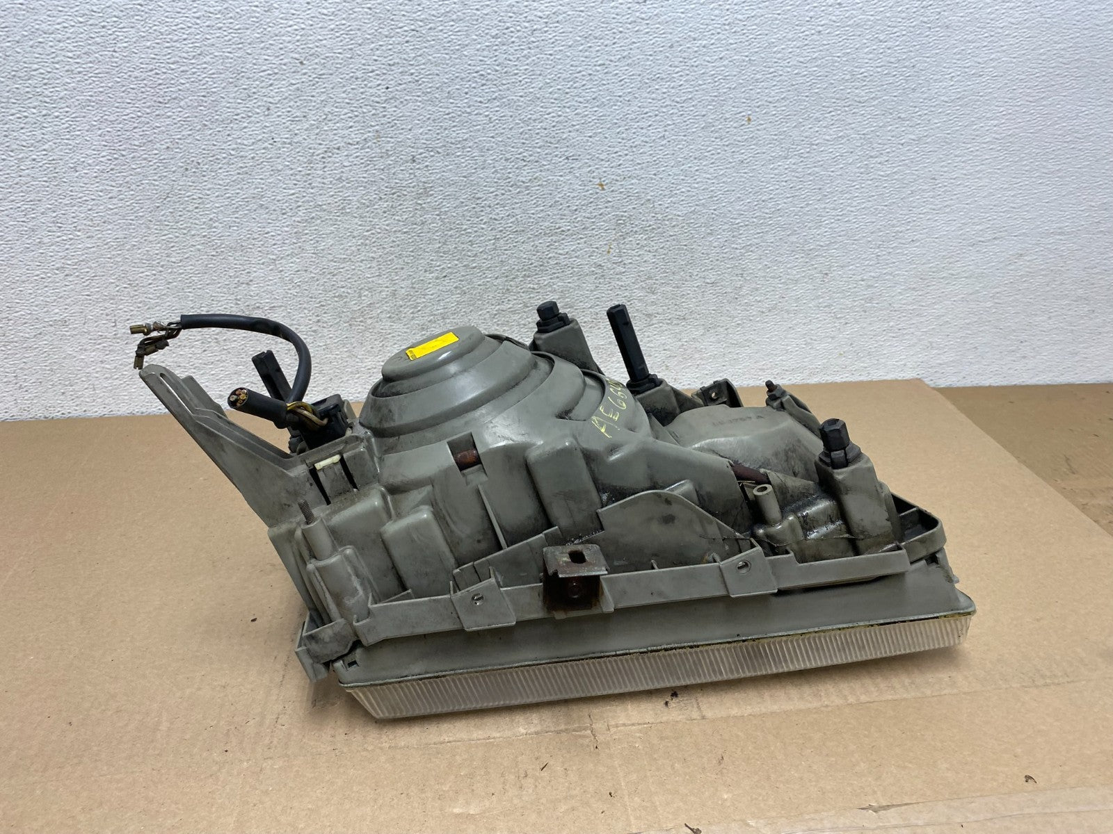 1981-1985 Mercedes 300SD 3.0L Left Driver LH Halogen Headlight ae6645 DG7